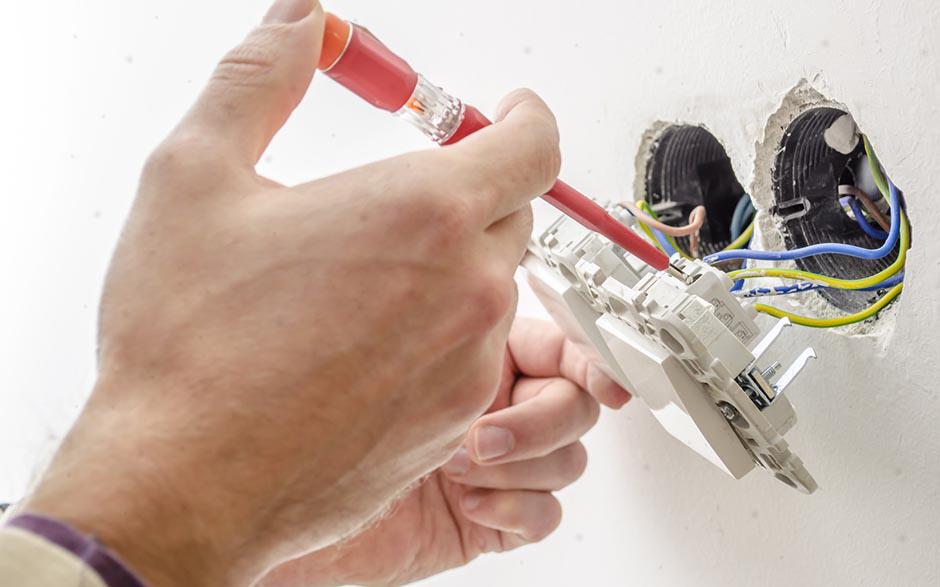 je recherche un électricien Paris 3